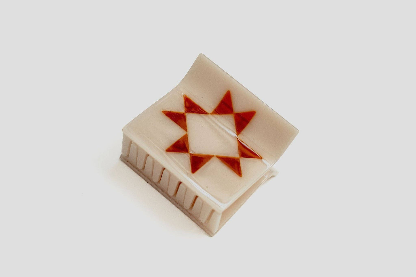 Cinnamon Quilt Claw