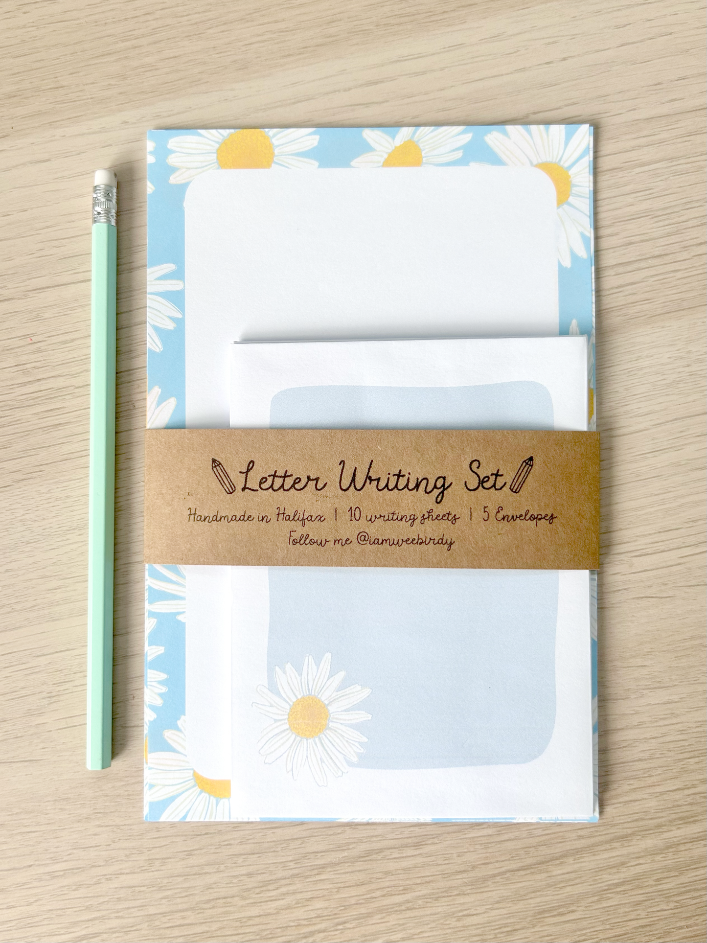 Daisy Letter Writing Set - 10 Writing Sheets + 5 Envelopes